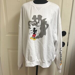 Disney Mickey and Friends XL White, black and a red Sweatshirt, EUC